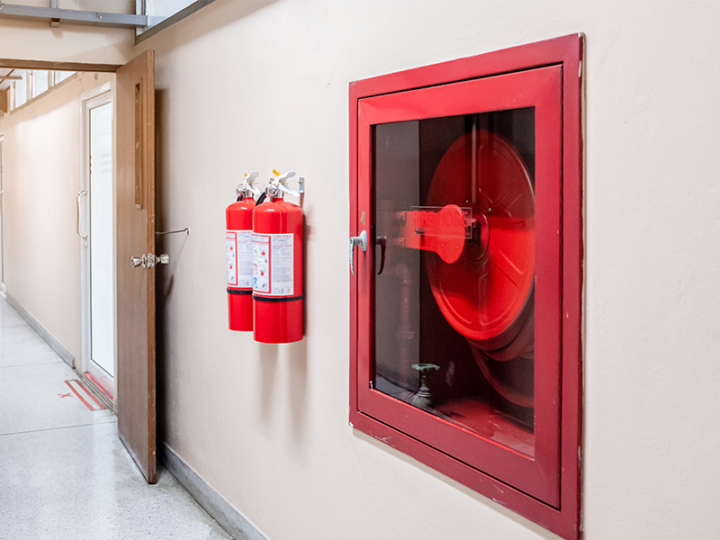 qué equipos contra incendio son obligatorios en oficinas
